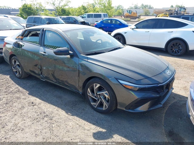 Salvage Hyundai ELANTRA Image