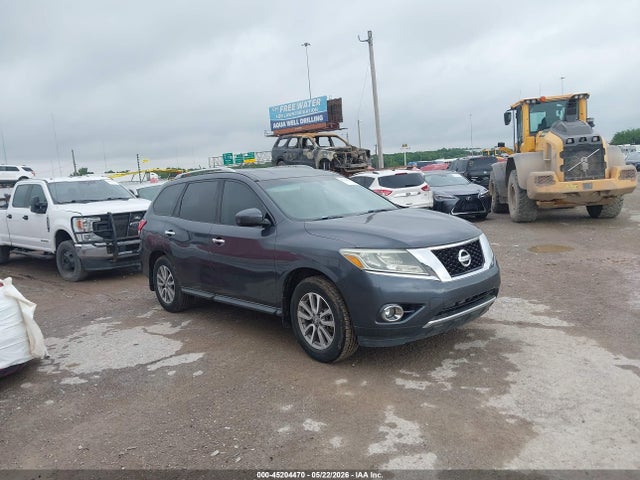 Salvage Nissan Pathfinder Image