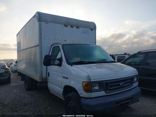 Salvage Ford E-350 Image