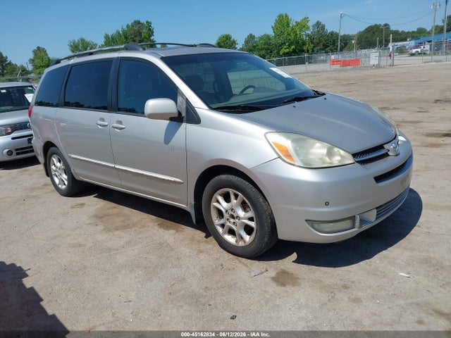 Salvage Toyota Sienna Image