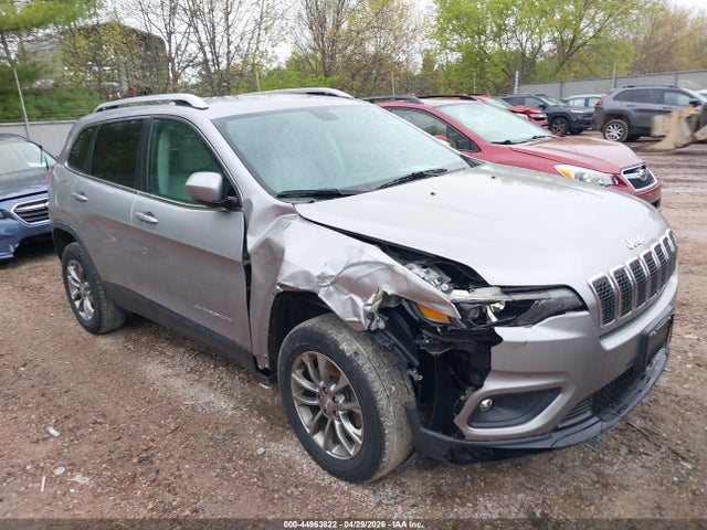 Salvage Jeep Cherokee Image