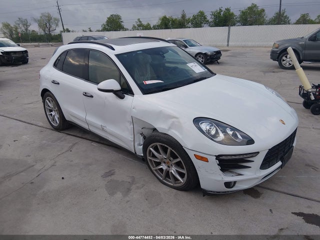 Salvage Porsche Macan Image