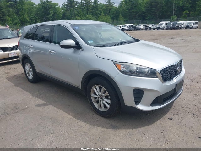 Salvage Kia Sorento Image