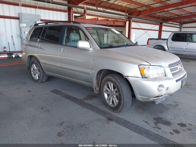 Salvage Toyota Highlander Image