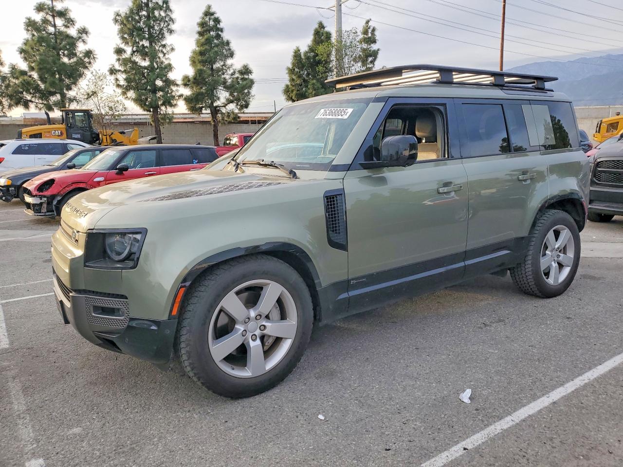 Salvage Land Rover Defender Image