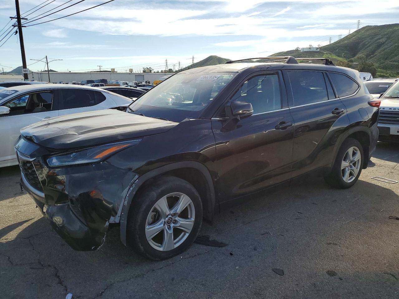 Salvage Toyota Highlander Image