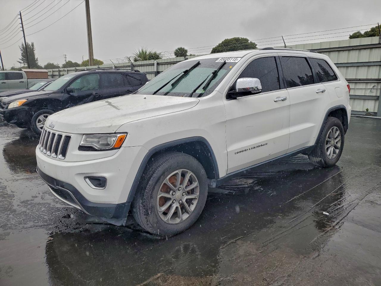 Salvage Jeep Grand Cherokee Image