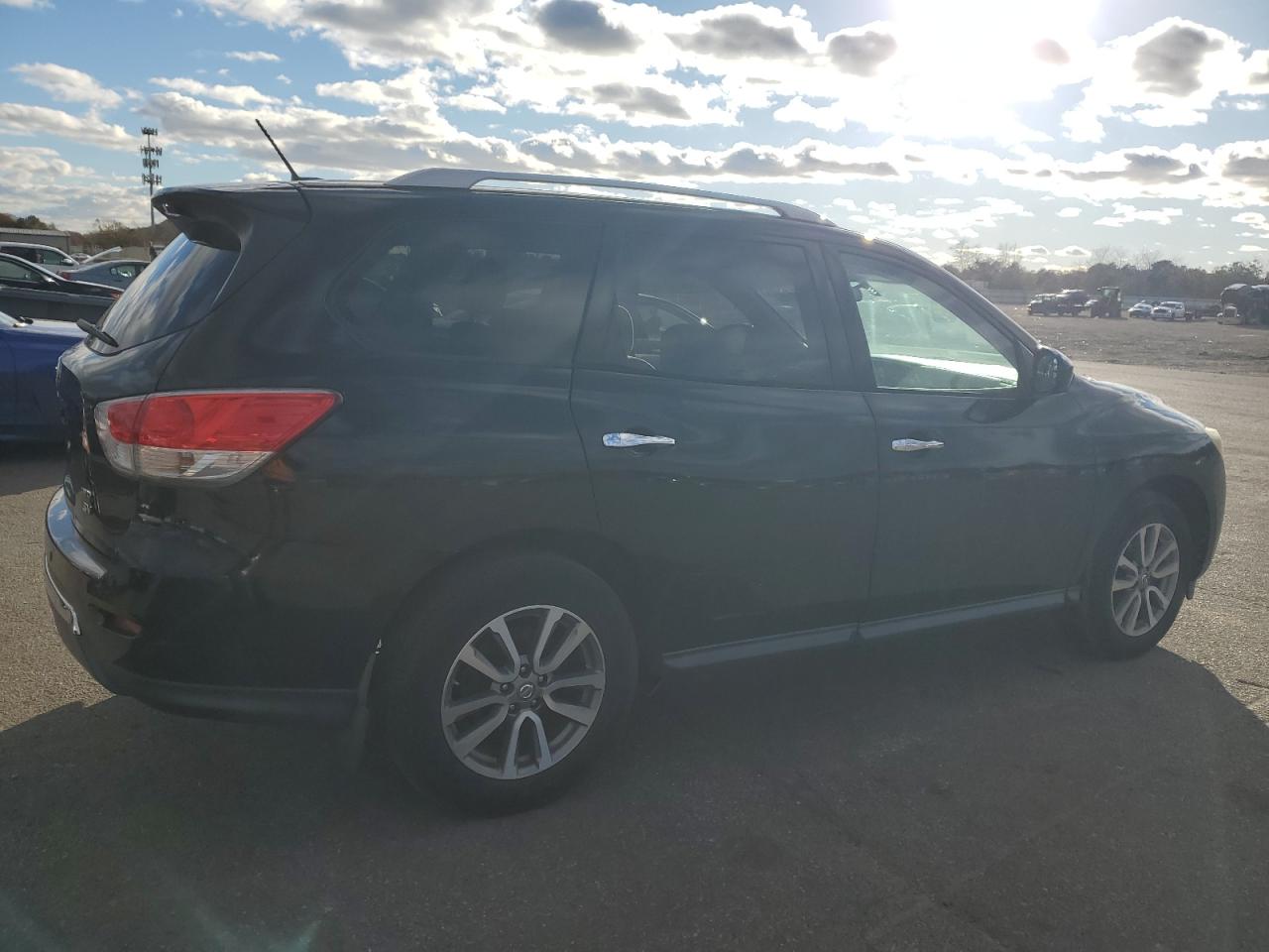 Nissan Pathfinder S