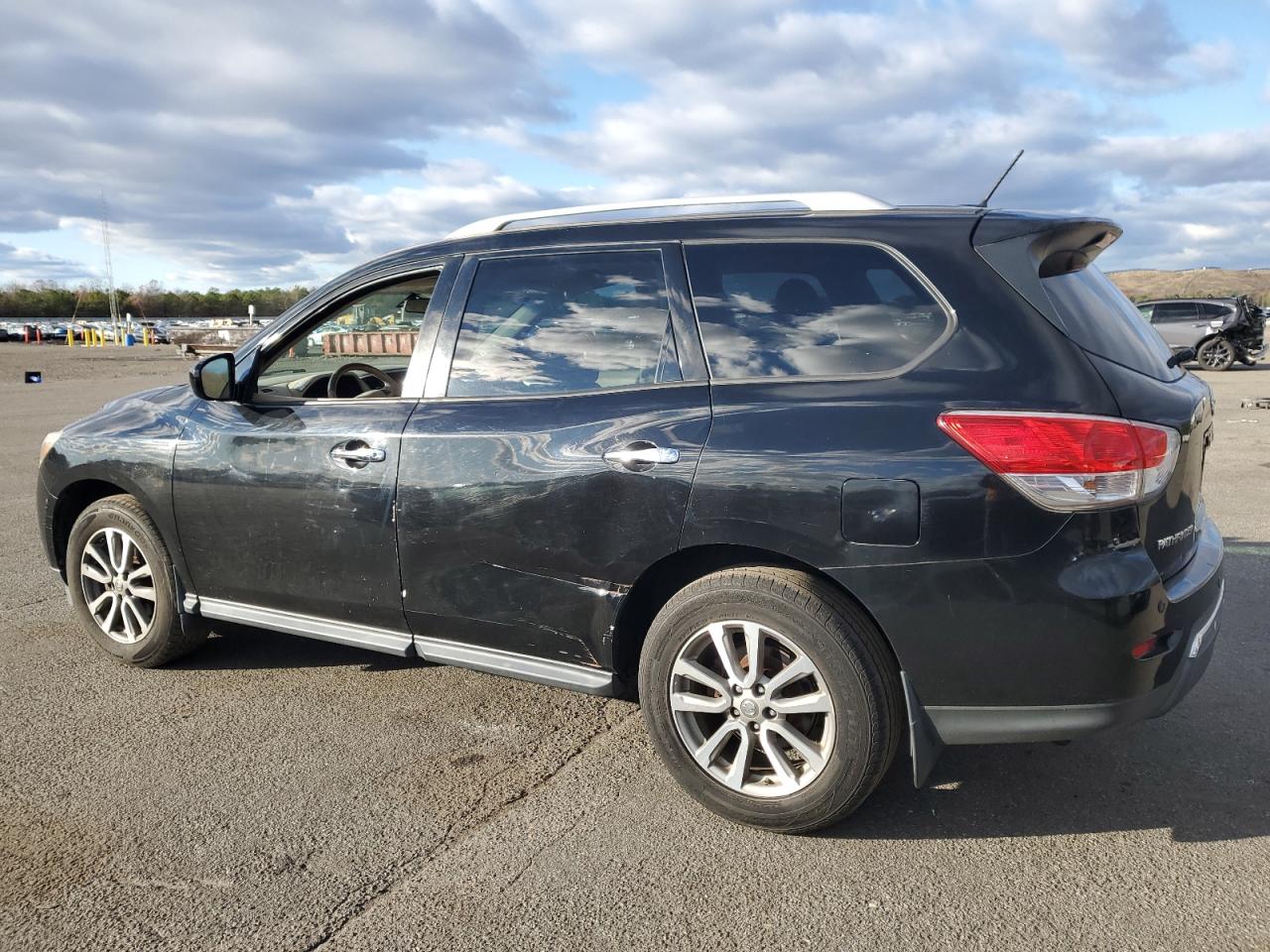 Nissan Pathfinder S