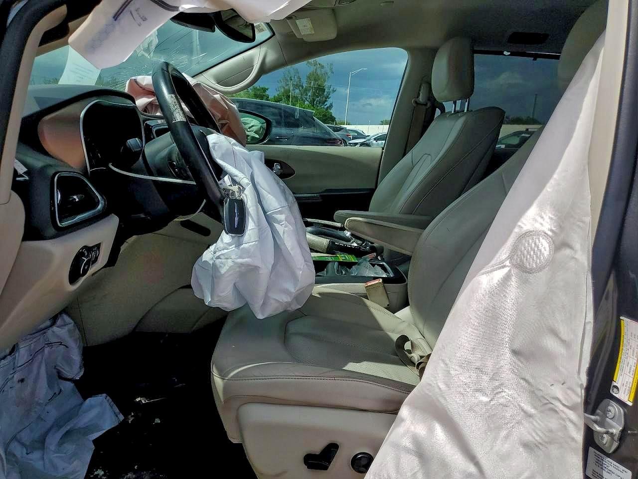 Chrysler Pacifica Touring L Plus