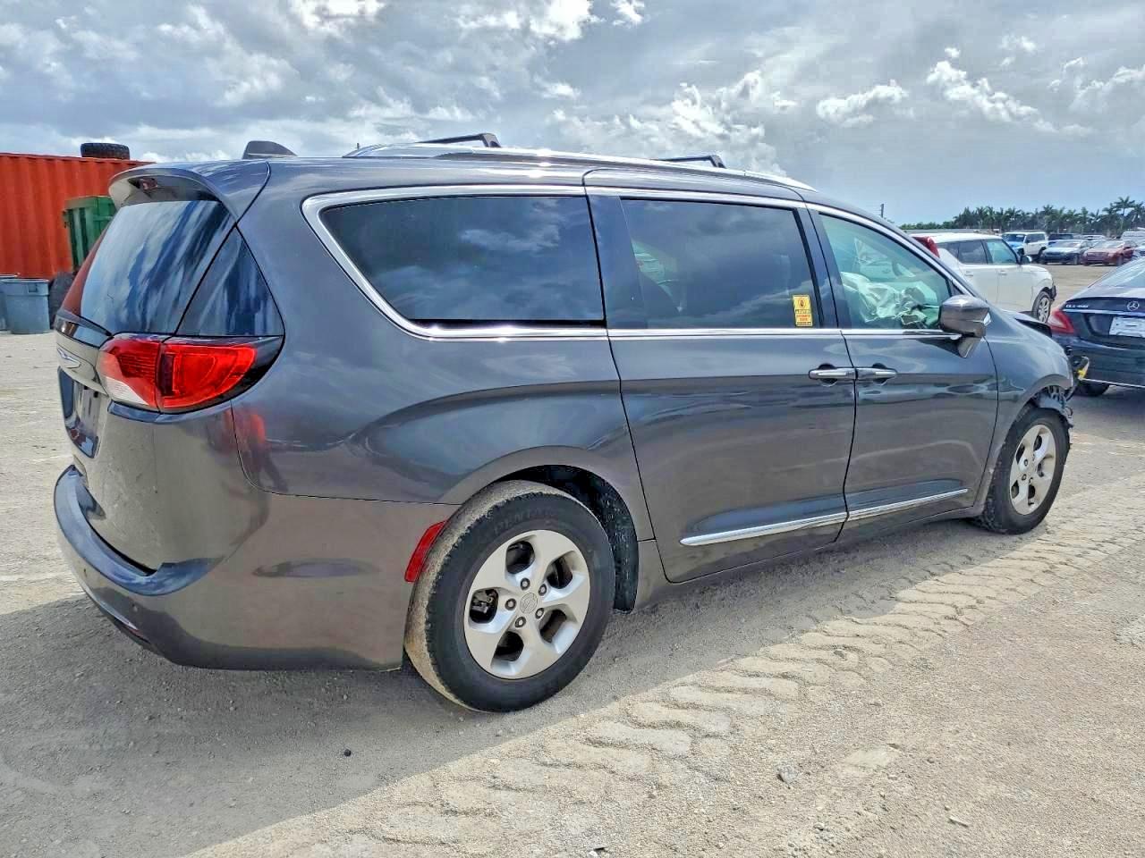 Chrysler Pacifica Touring L Plus