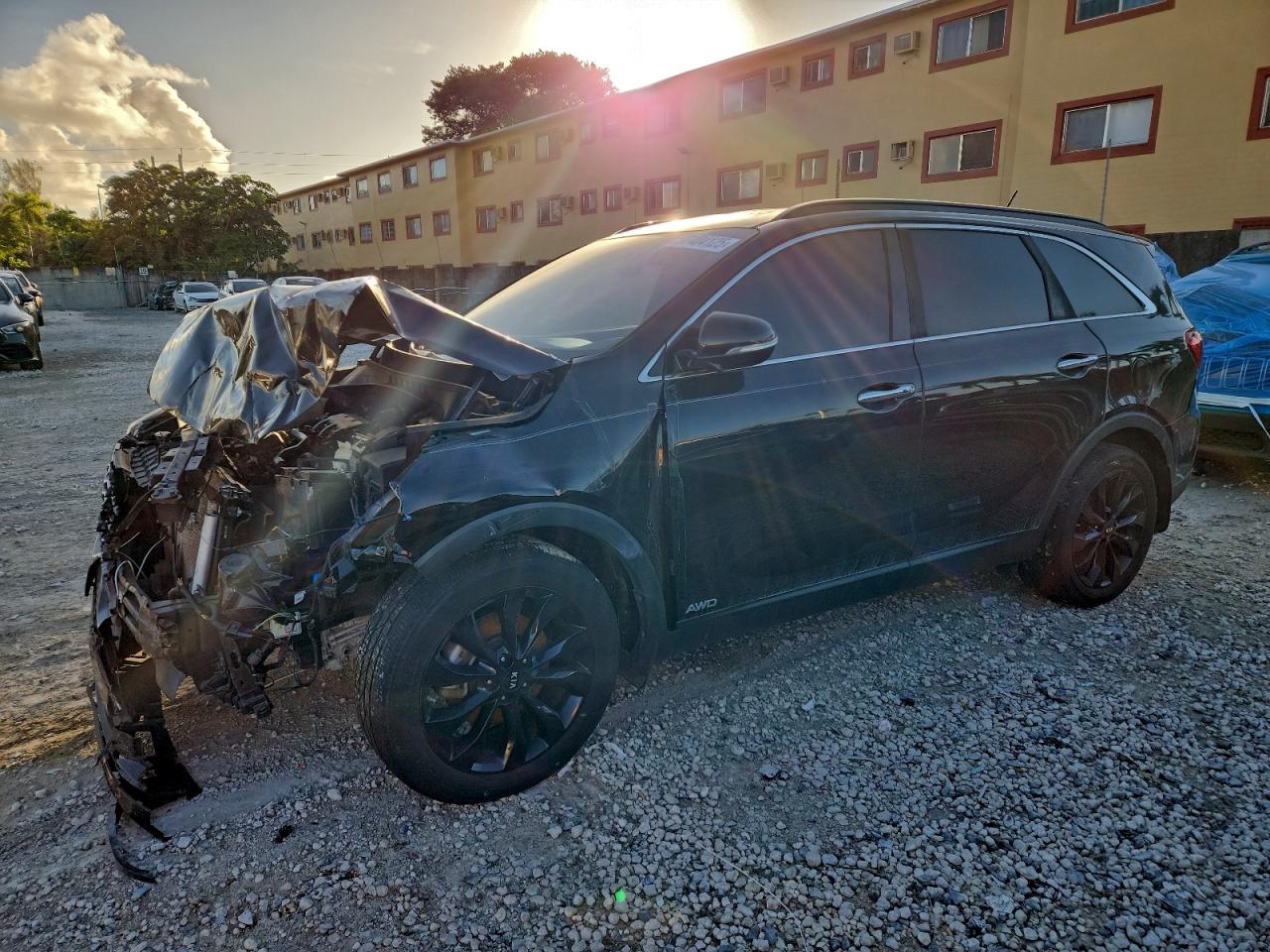 Salvage Kia Sorento Image