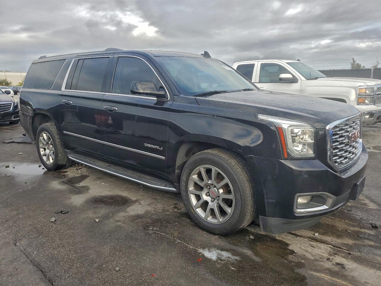GMC Yukon Denali