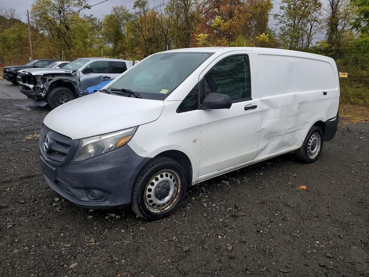 Salvage Mercedes-Benz Metris Image
