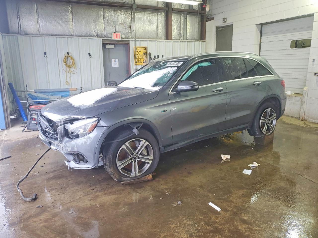 Salvage Mercedes-Benz GLC Image