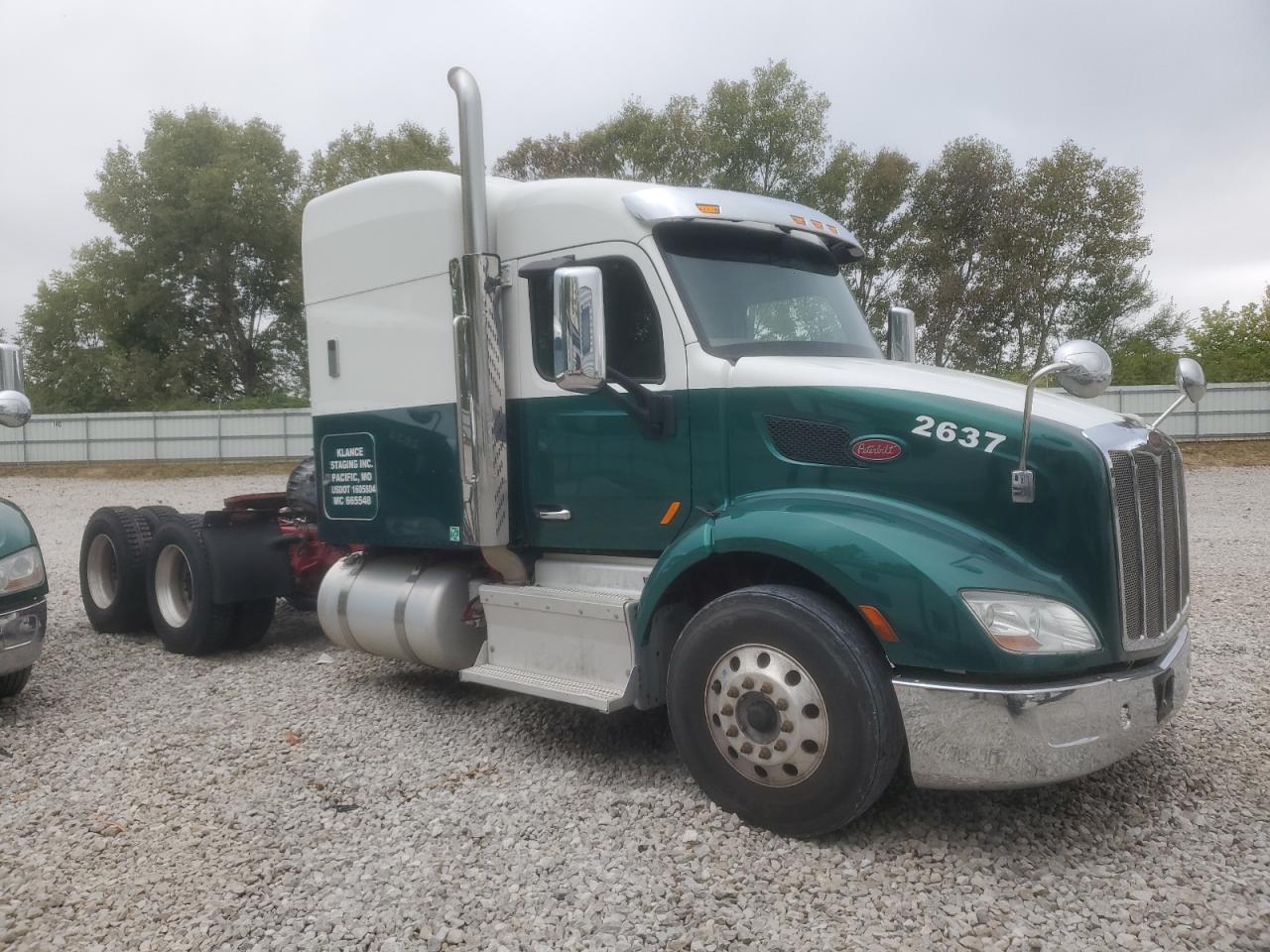 Salvage Peterbilt Tractor 579 Image