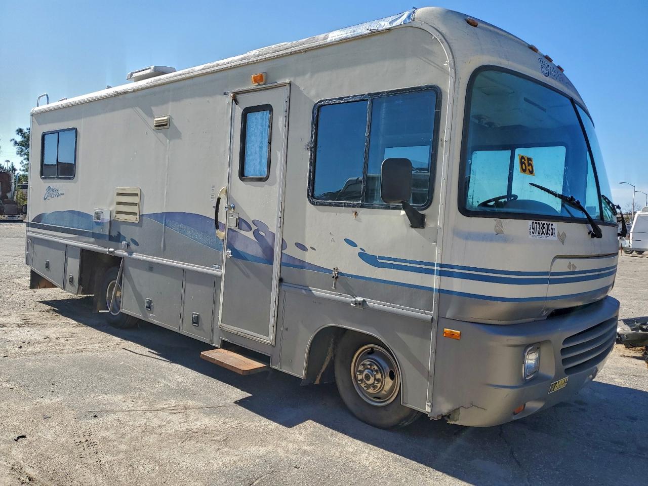 Salvage Chevrolet P30 Image