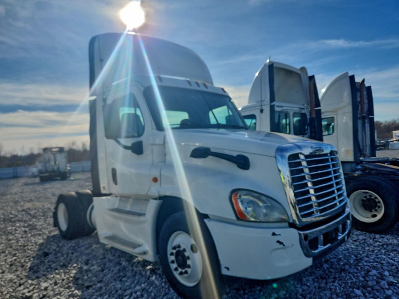 Salvage Freightliner Cascadia Image
