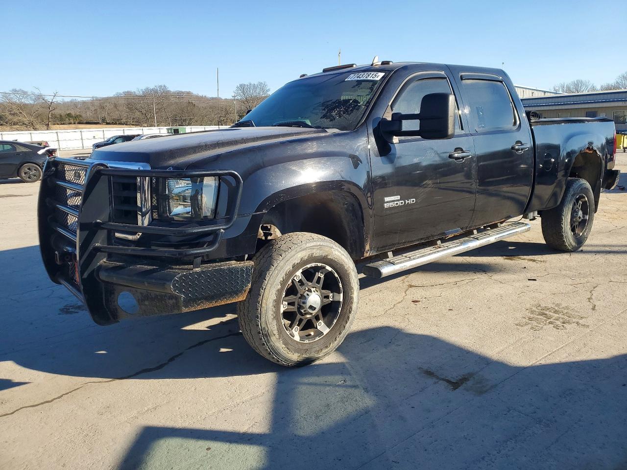 Salvage GMC Sierra Image