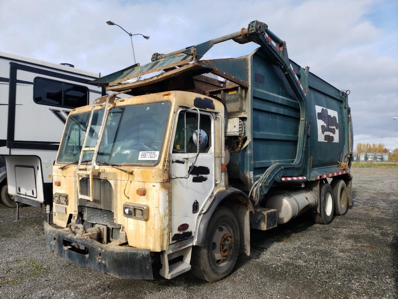 Peterbilt Tractor 320