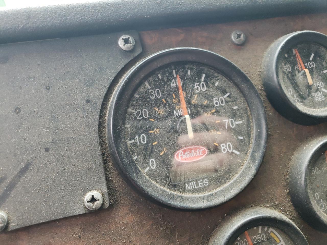 Peterbilt Tractor 320