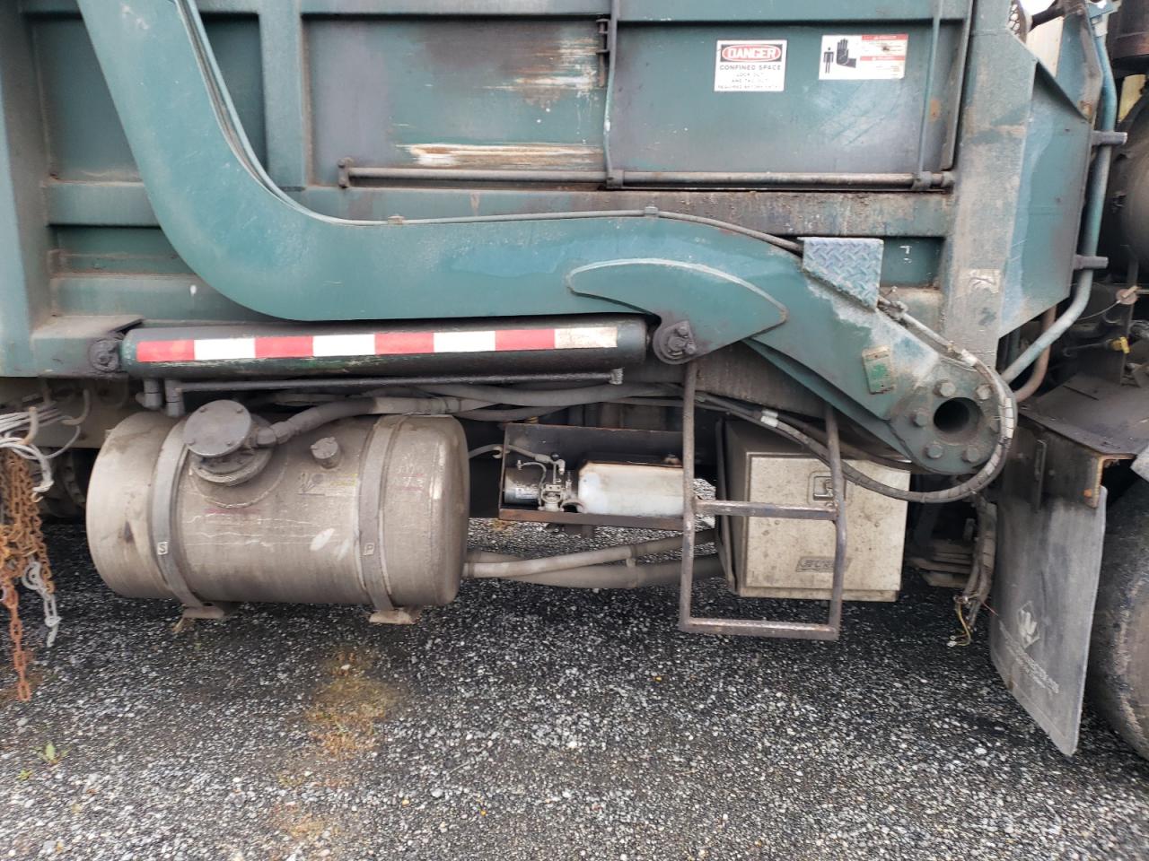Peterbilt Tractor 320