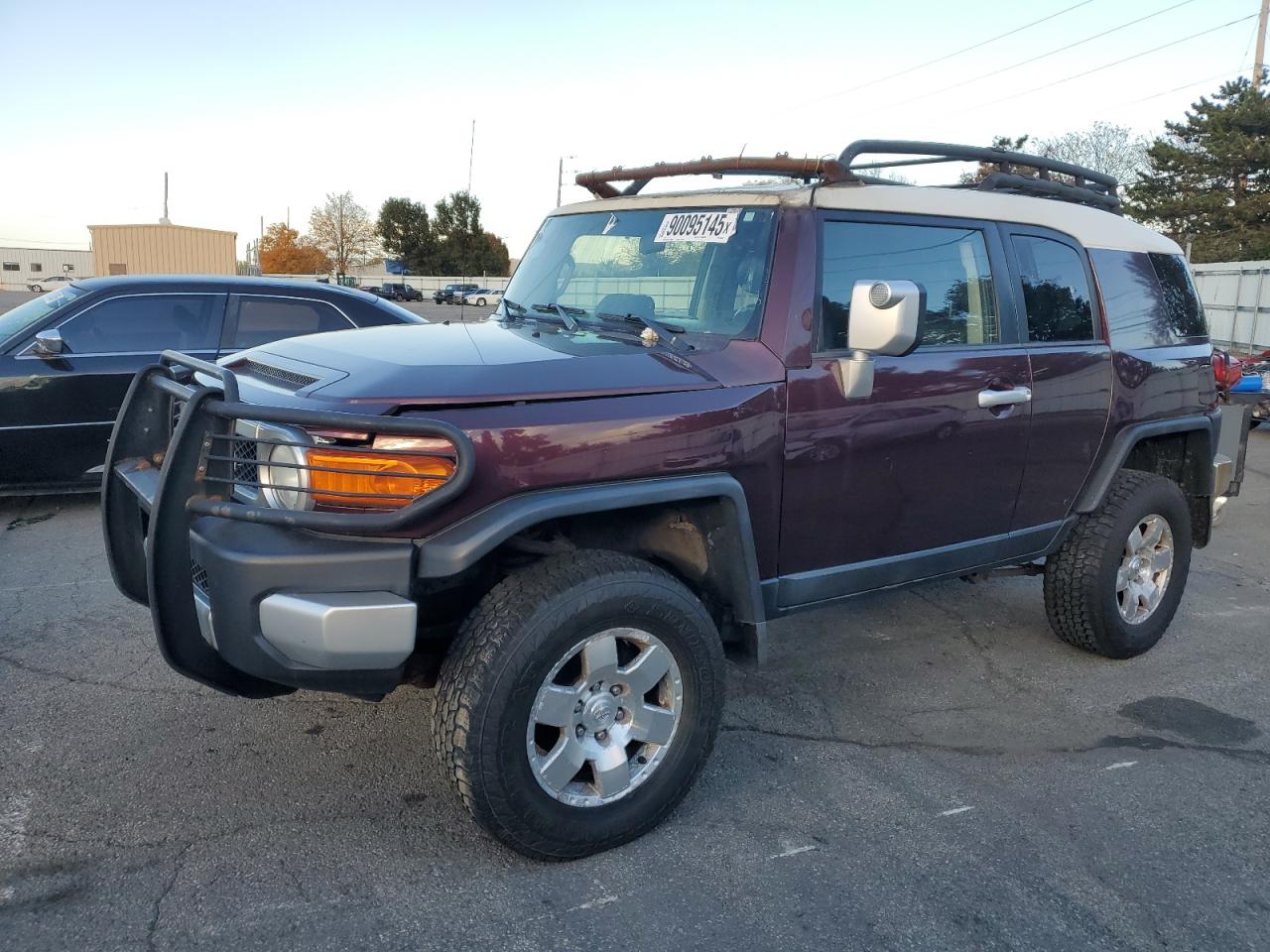 Salvage Toyota FJ Cruiser Image