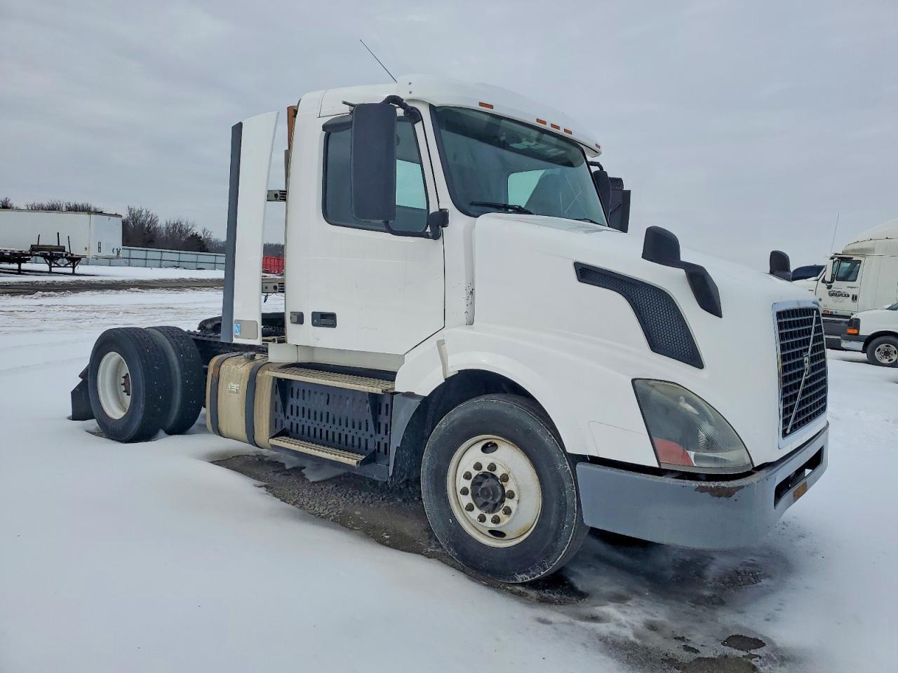 Salvage Volvo Vn Image
