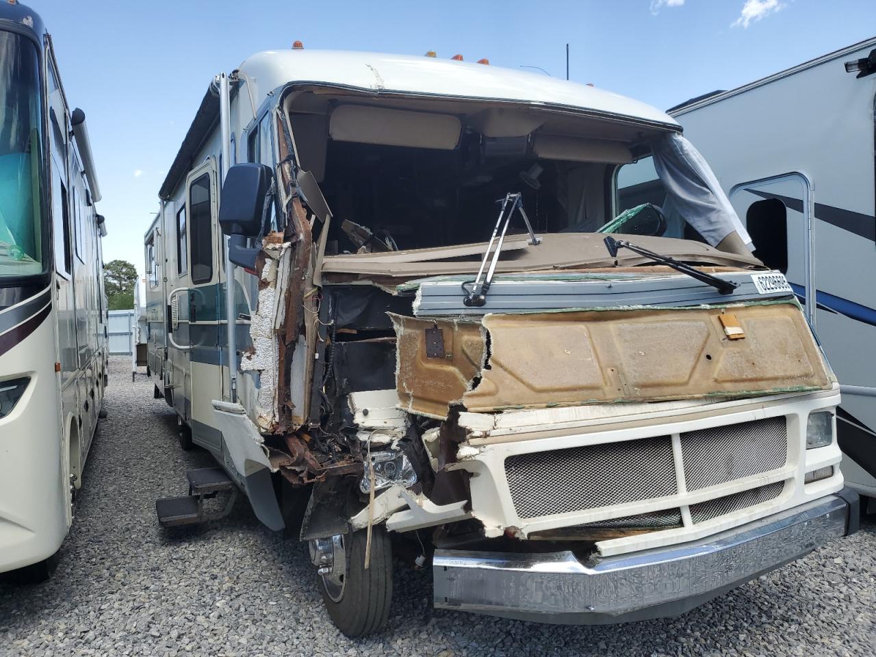 Salvage Oshkosh Motor Truck Co. Chassis Image