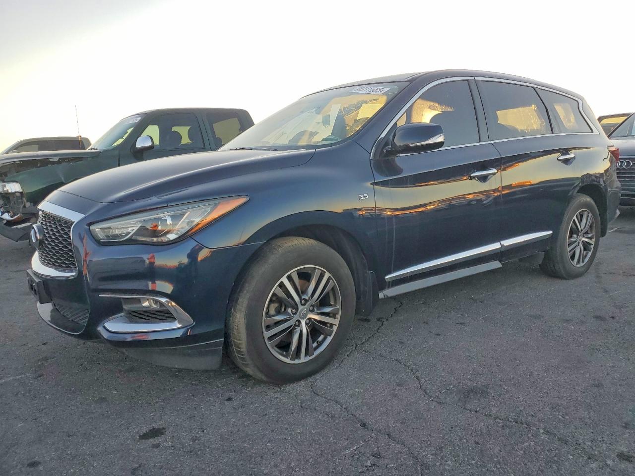 Salvage INFINITI Qx Image