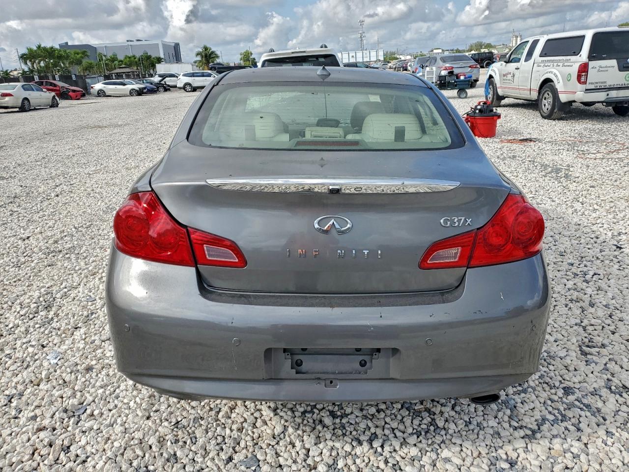 INFINITI G37 X