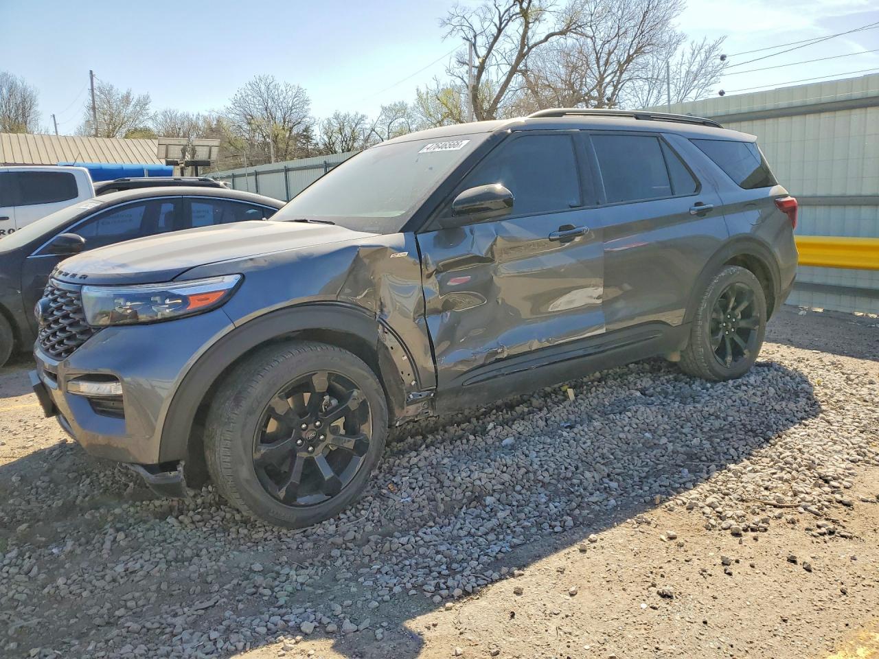 Salvage Ford Explorer Image