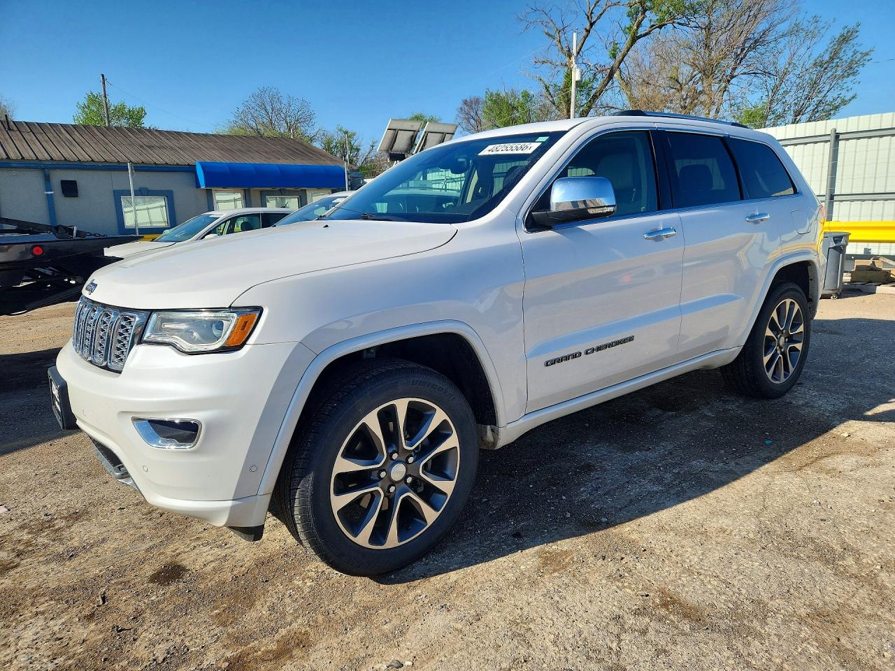 Salvage Jeep Cherokee Image
