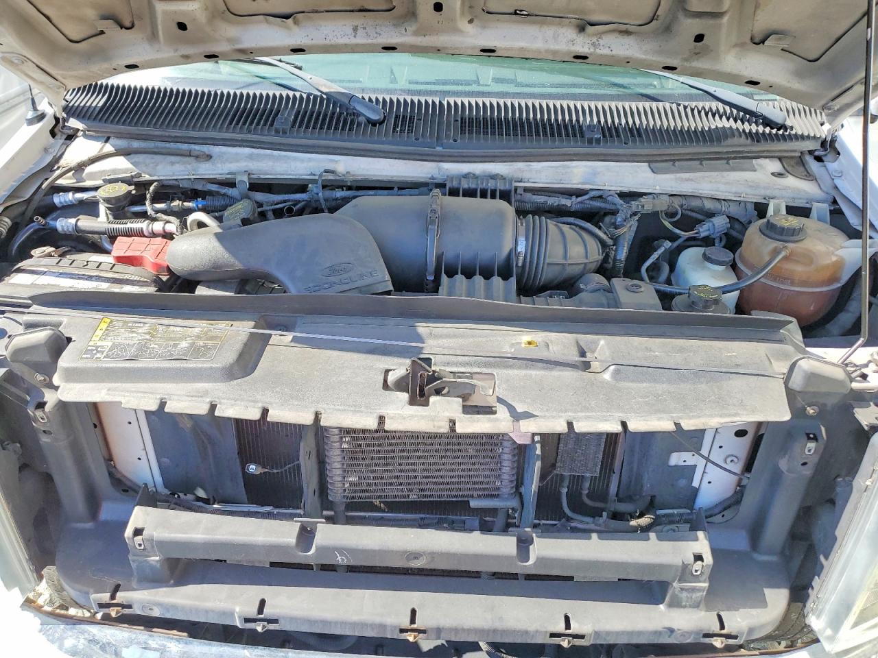 Ford Econoline E450 Super Duty Cutaway Van