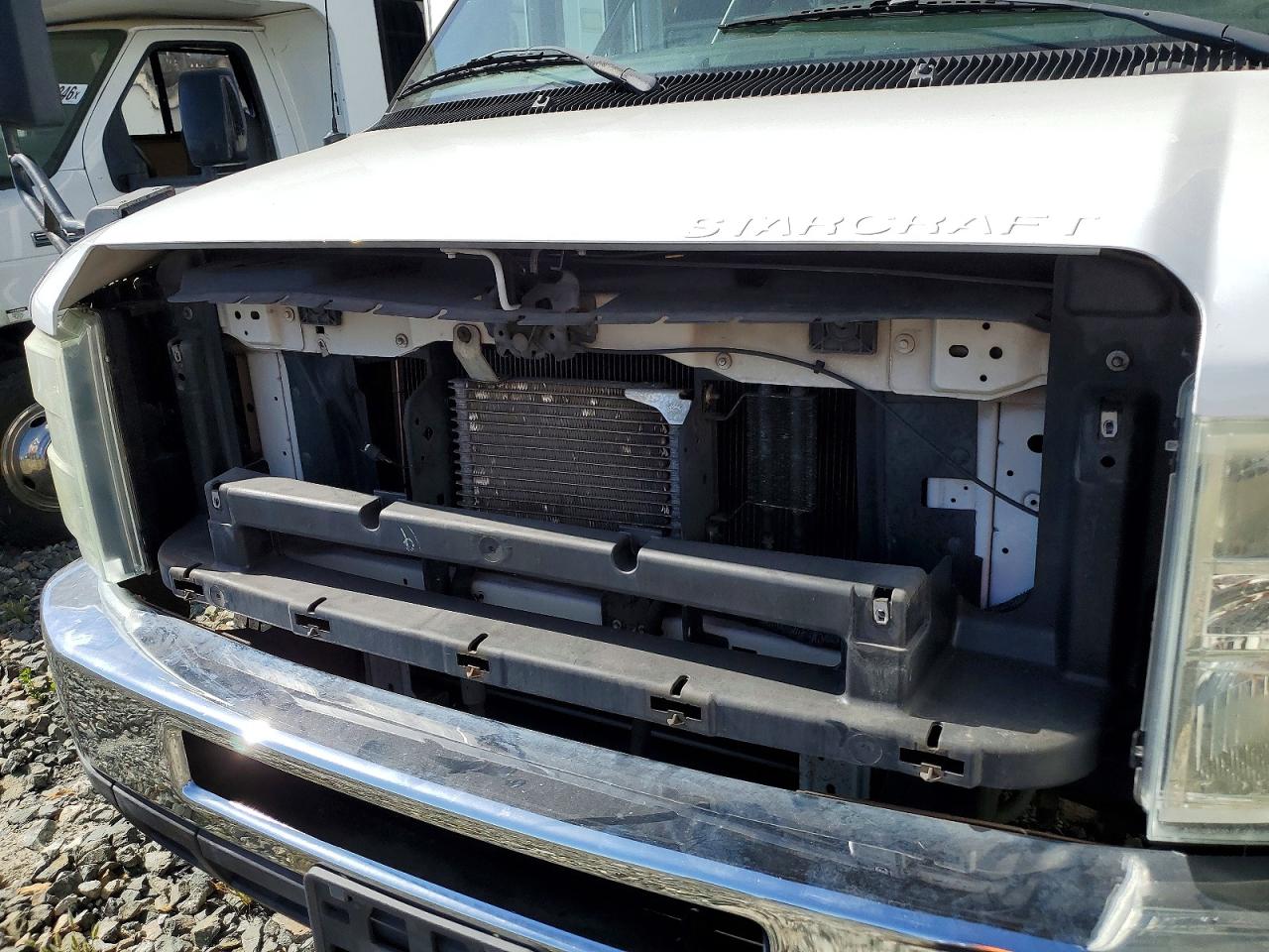 Ford Econoline E450 Super Duty Cutaway Van