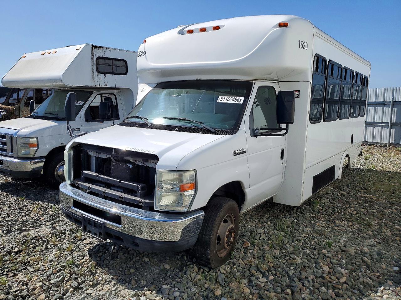 Ford Econoline E450 Super Duty Cutaway Van