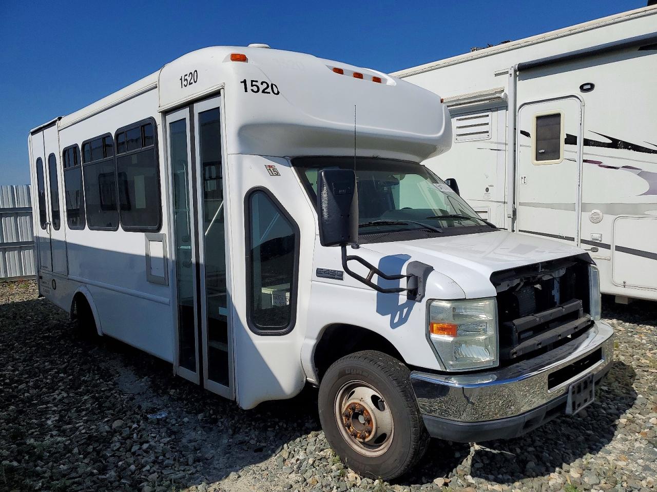 Ford Econoline E450 Super Duty Cutaway Van