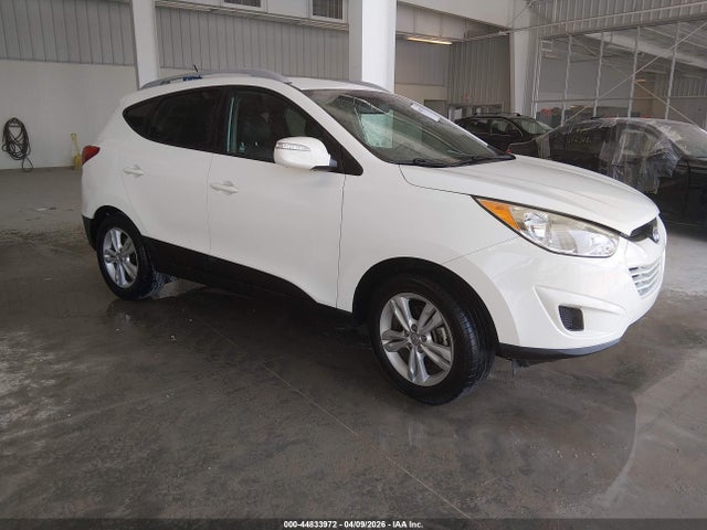 Salvage Hyundai TUCSON Image