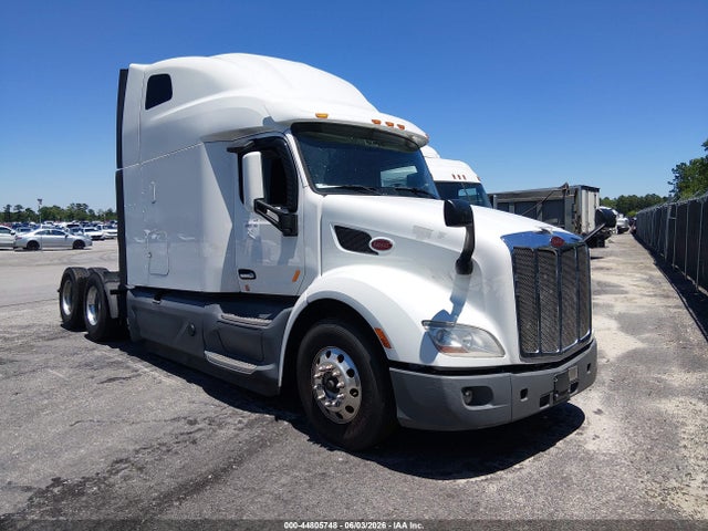 Salvage Peterbilt 579 Image